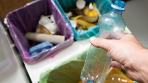 perbdaan sampah organik dan anorganik