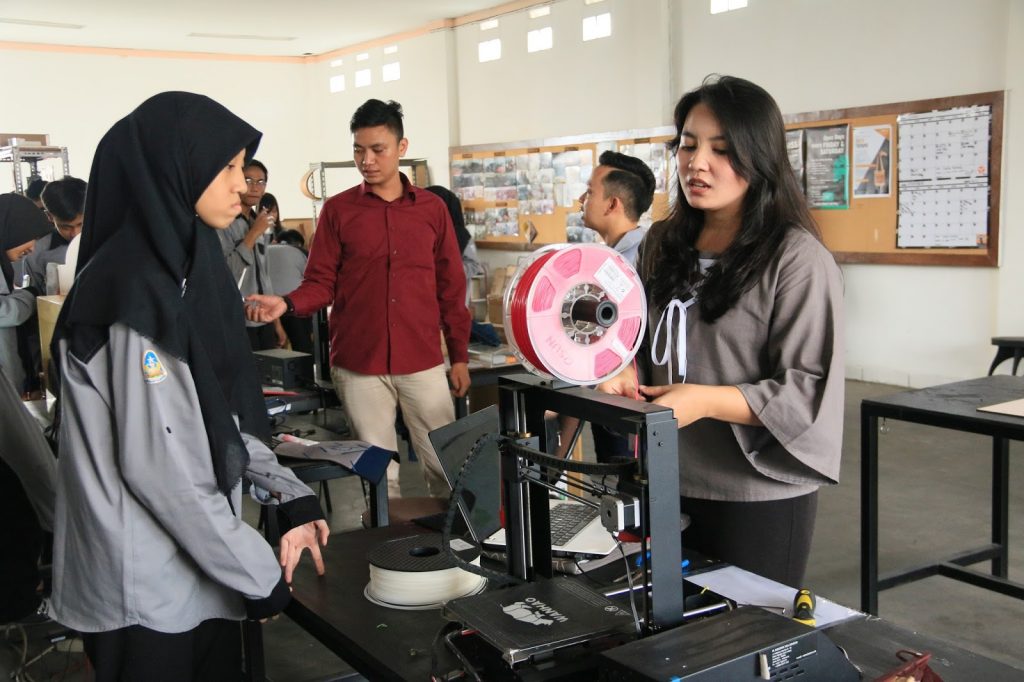 kunjungan industri untuk mahasiswa seni rupa