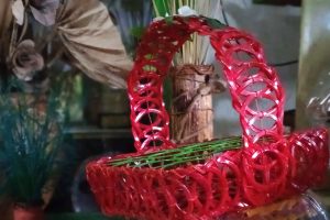 Mengolah Sampah Plastik Menjadi Produk Berguna